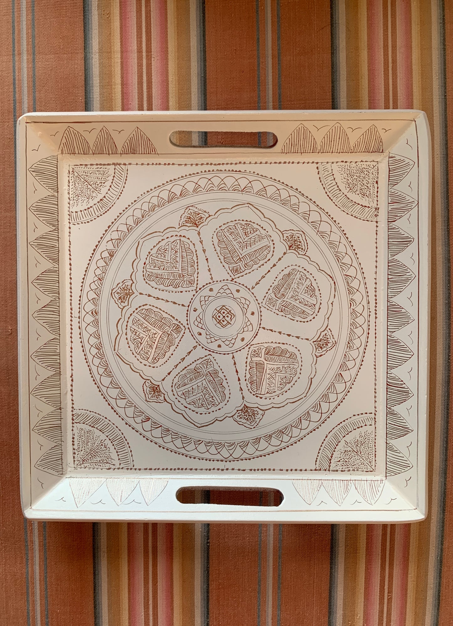 WHITE TRAY - BLUE OR RED-GOLD DETAIL
