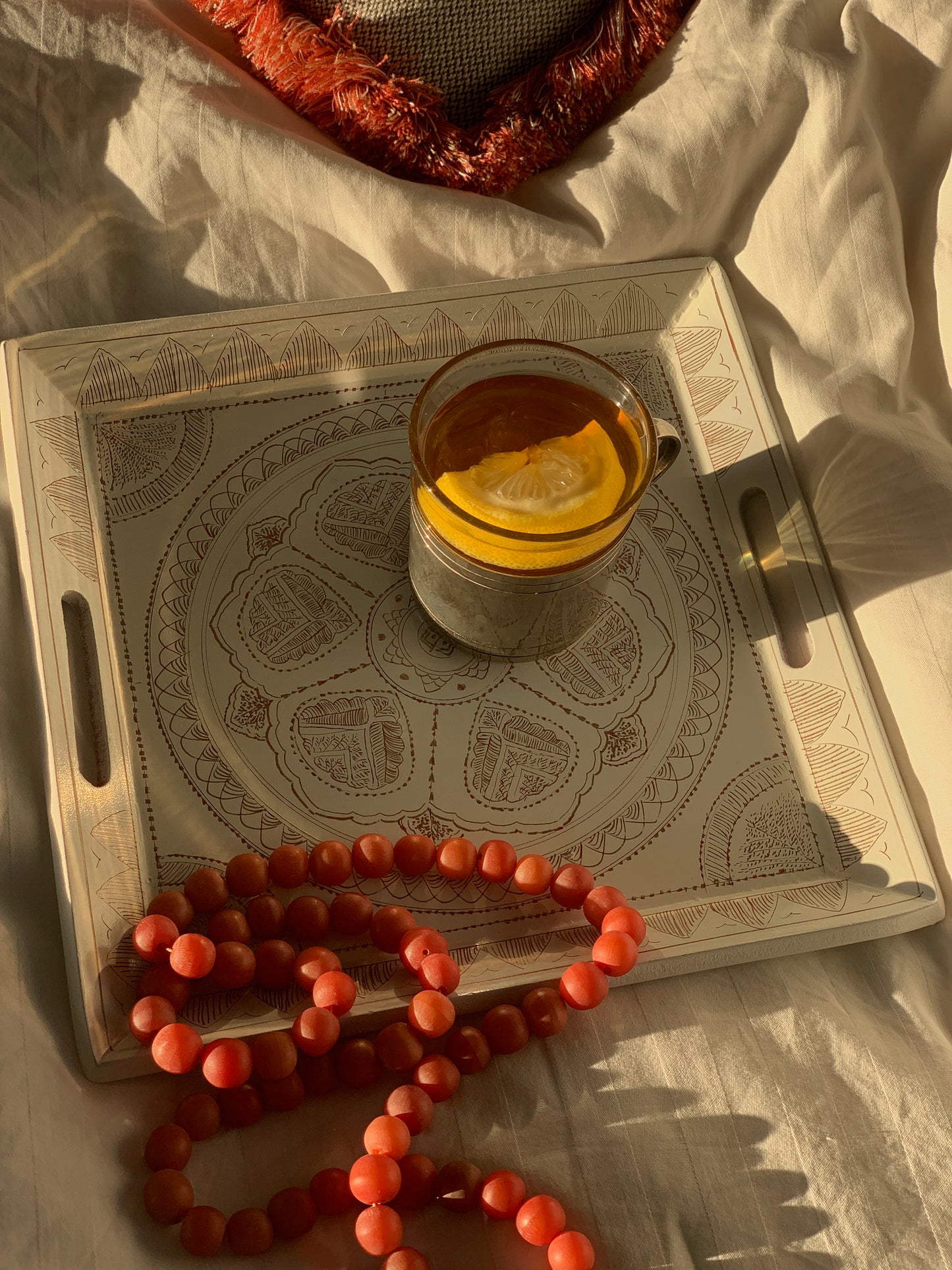 WHITE TRAY - BLUE OR RED-GOLD DETAIL